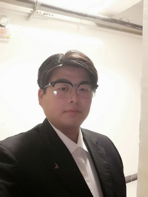 孤独一人的第一张照片--东方闪婚服务中心